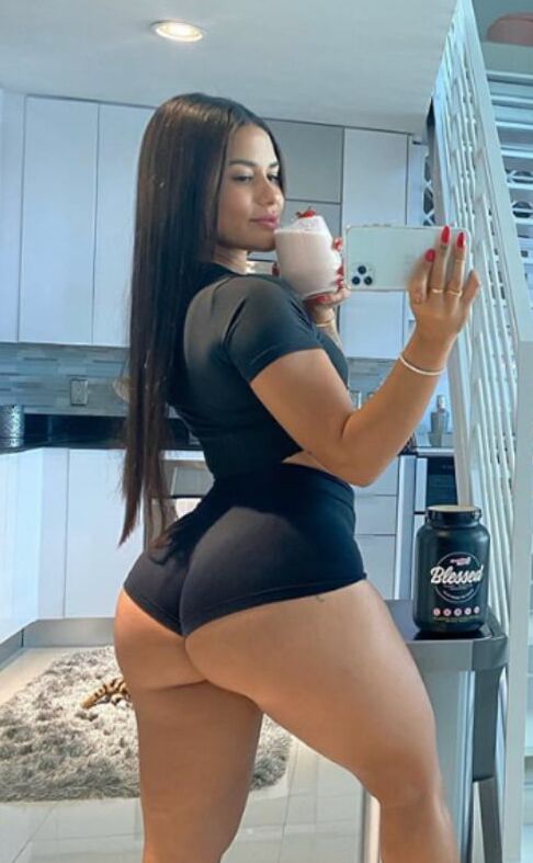 Slim thick girls