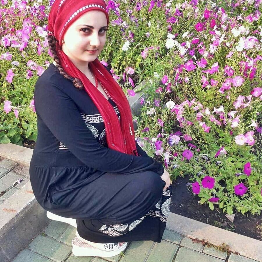 Turk turbanli hijab koylu salvarli dolgun azgin ayak memeler