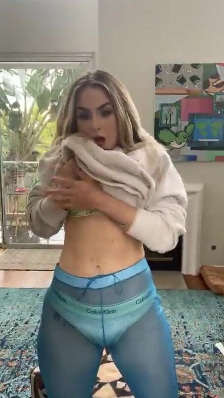 JoJo Levesque Pops Her Boob Out