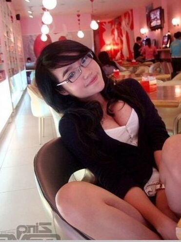 Viet girl Elly Tran Ha