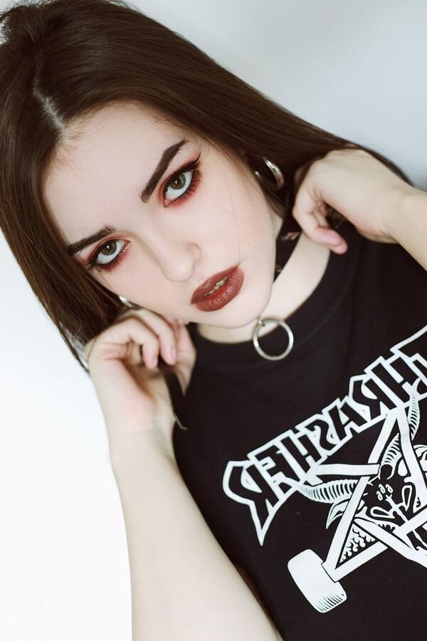 Sexy Goth Babe&;s Hot Tits