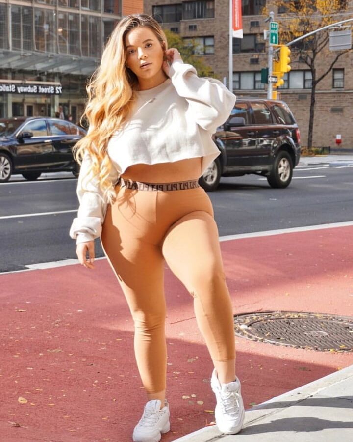 Hot IG booty girl.