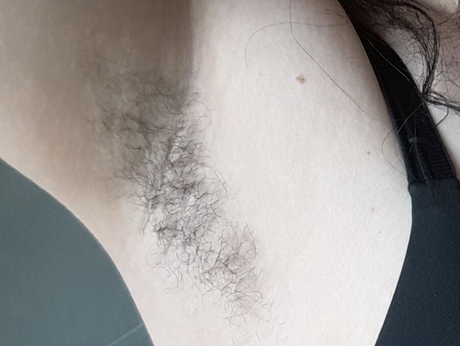 More hairy armpits Comment please!
