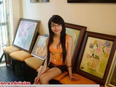 Viet girl Elly Tran Ha