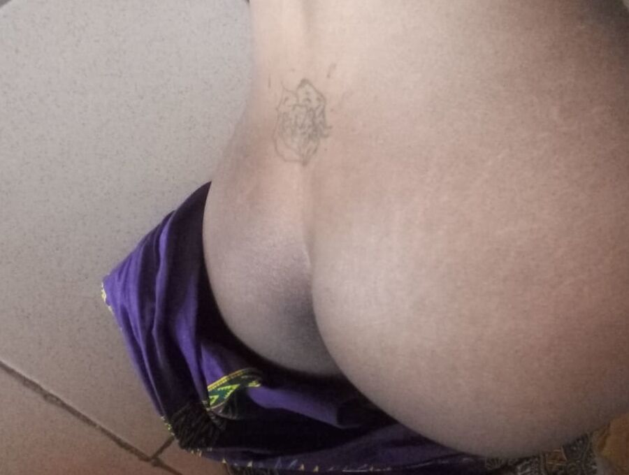 pretty young or mature black women naked or dressed