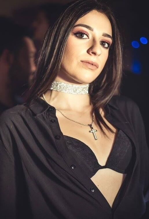 Girls partying in club - Paris