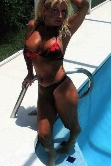 Super Hot Mature need more of here .