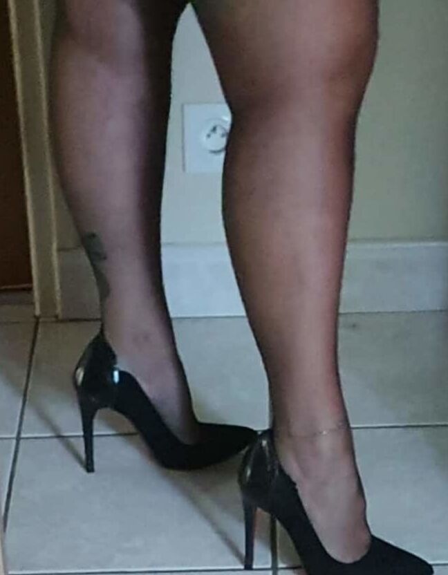 les hautes talons de cette salope