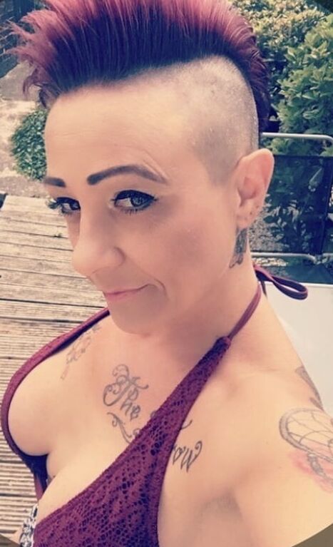 Busty MILF: Claire