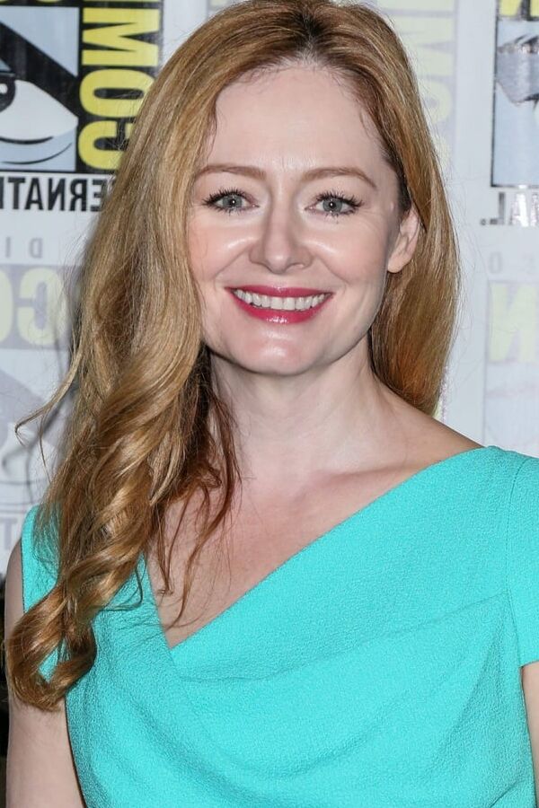 Hot &amp; Famous - Miranda Otto