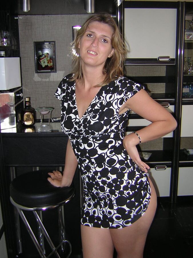 French amateur in sexy pose