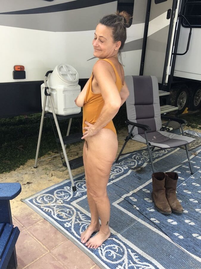 Ex-Girlfriend Leslie outdoors RV backyard hairy pussy bikini