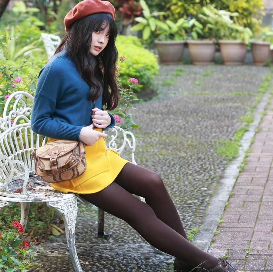 Pretty Looking and Pretty Clueless Pantyhosed Chinese Wife