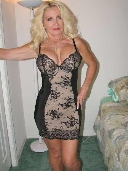 Super Hot Mature need more of here .
