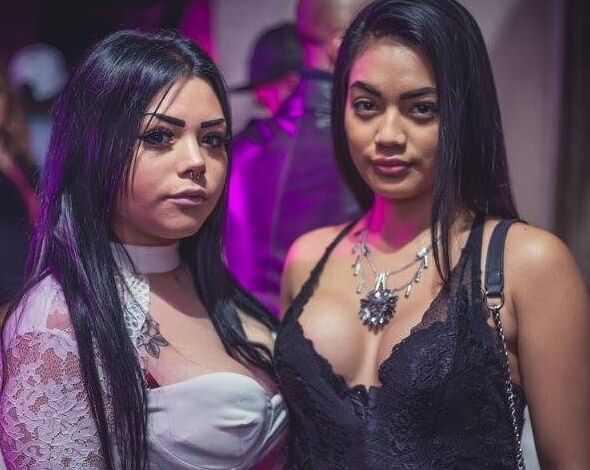 Girls partying in club - Paris