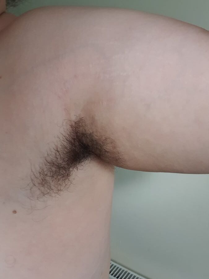 More hairy armpits Comment please!