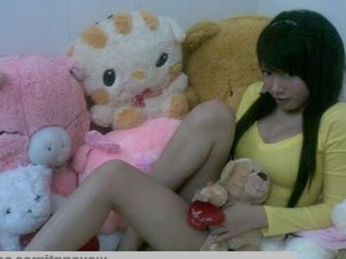 Viet girl Elly Tran Ha