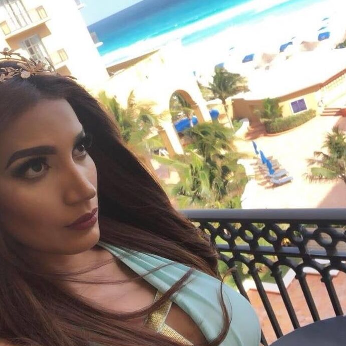 DIVINA, HERMOSA, PRECIOSA, BUENISIMA