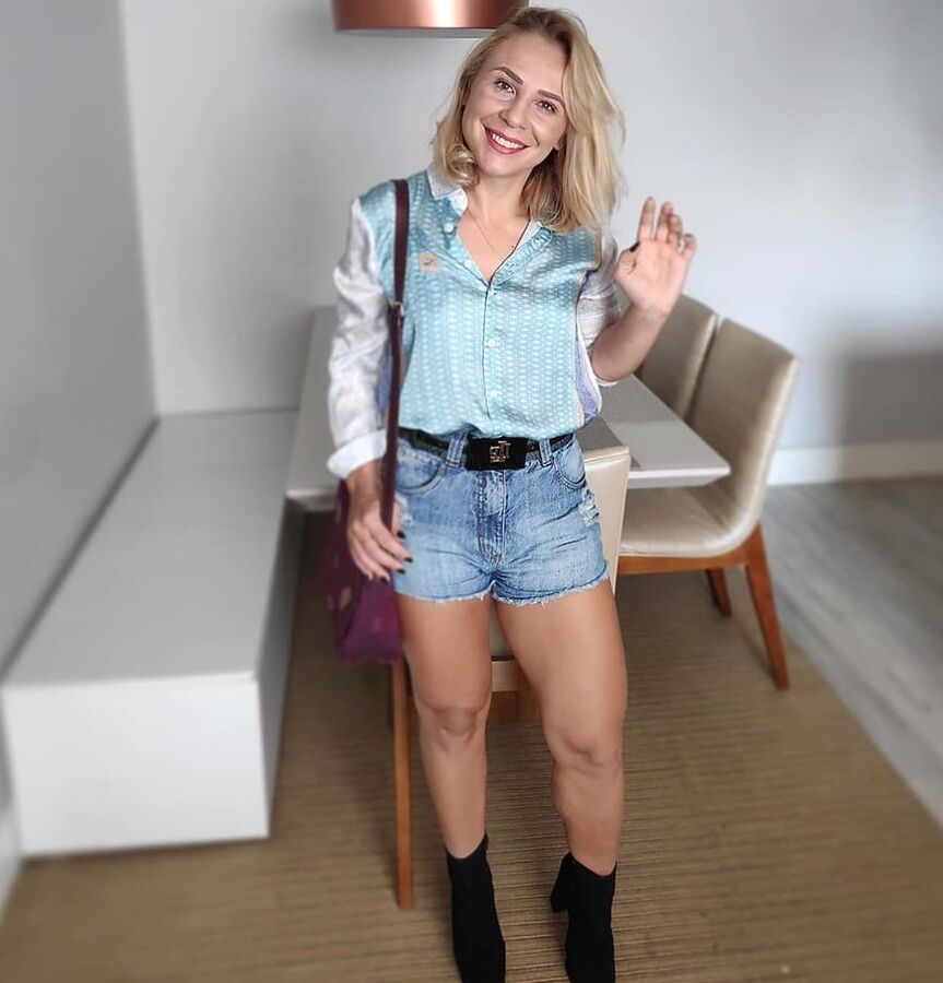 Latin mom very delicious