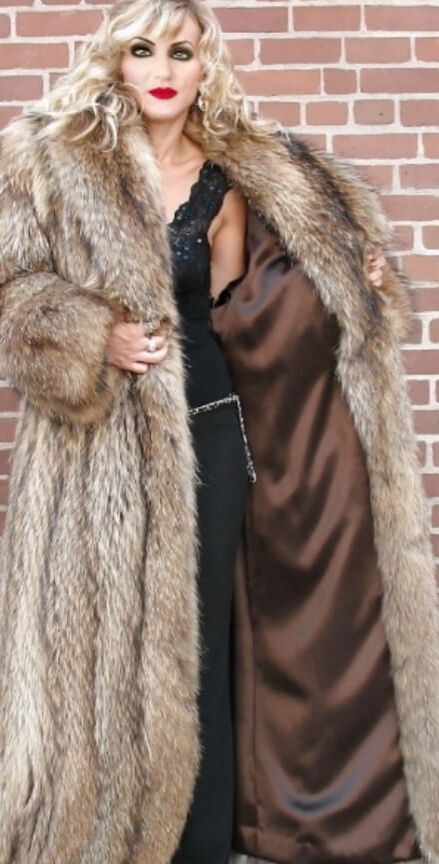 PAULINA AND HER FUR COATS