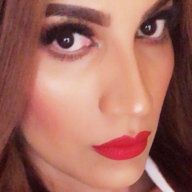 DIVINA, HERMOSA, PRECIOSA, BUENISIMA