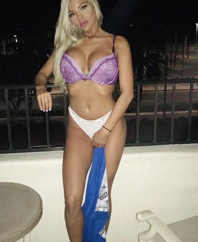 SUPER HOT Violamayyy