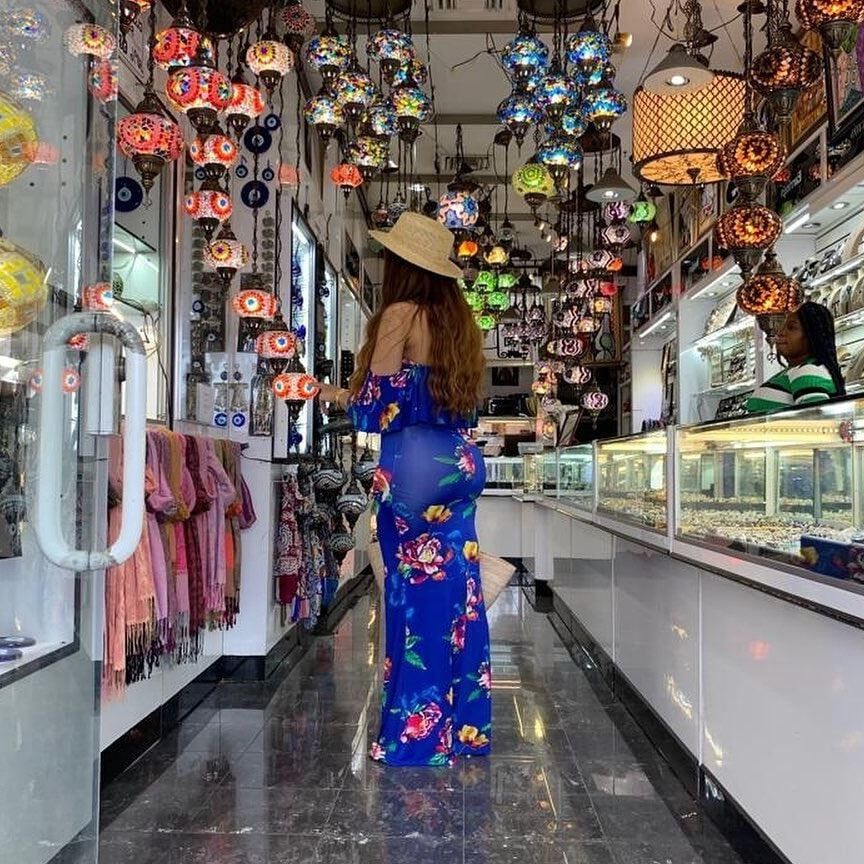 DIVINA, HERMOSA, PRECIOSA, BUENISIMA