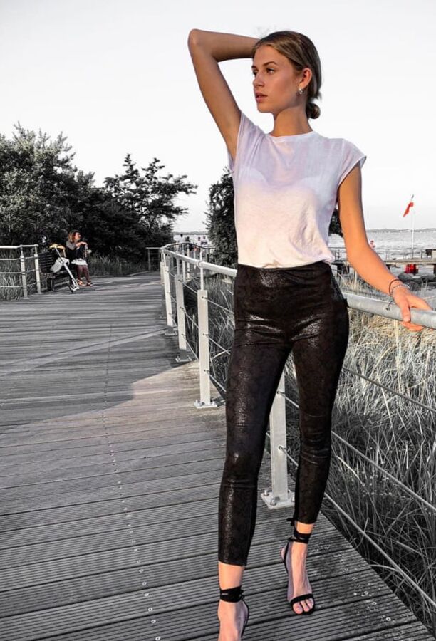 me - ich - skinny blonde shiny girl