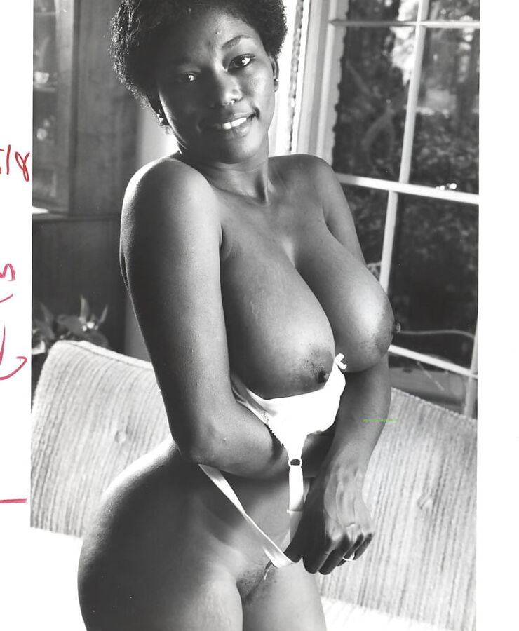 Ebony Ayes pics