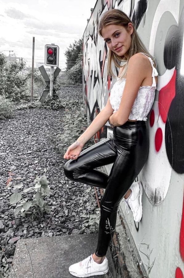 me - ich - skinny blonde shiny girl
