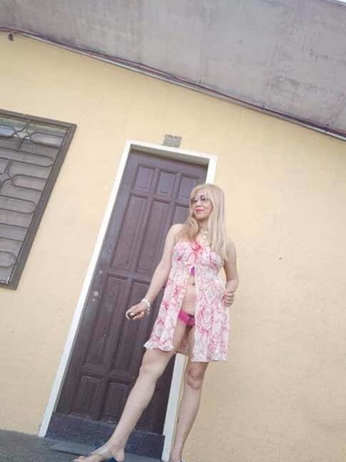 BIANCA MARCOS - BLONDE SEXY MATURE FITNESS MODEL AT RESORT