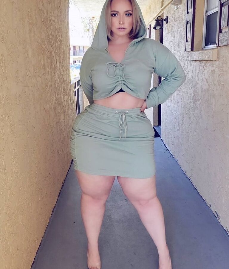 BUSTY CURVY PAWG WOMEN MIX