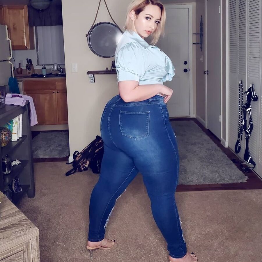 BUSTY CURVY PAWG WOMEN MIX