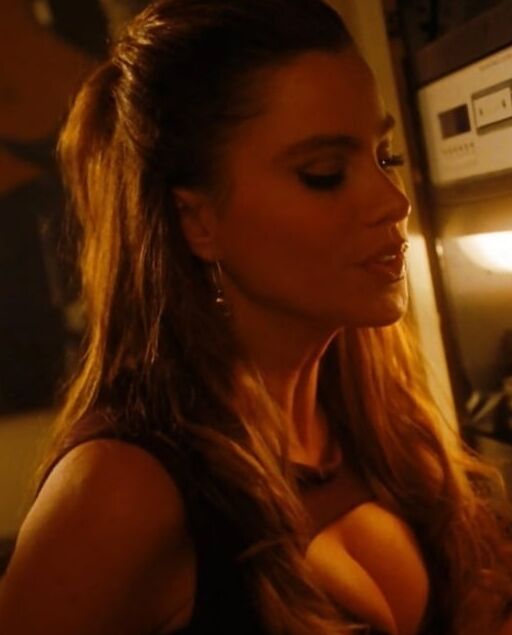 CELEBEAUTY CLEAVAGE ... SOPHIA VERGARA
