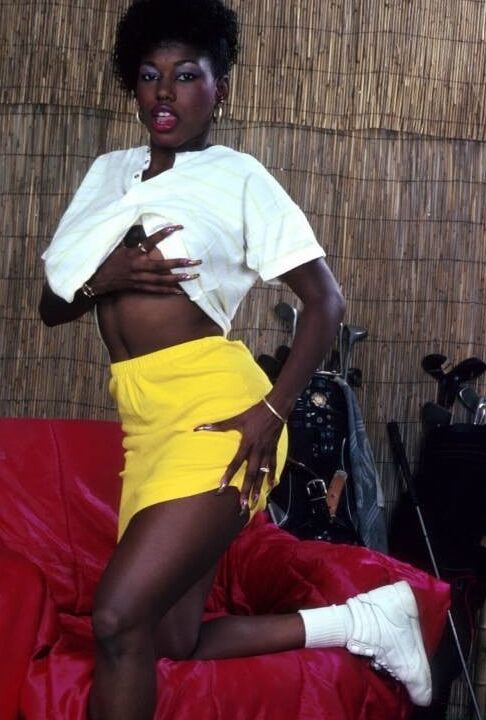Ebony Ayes pics