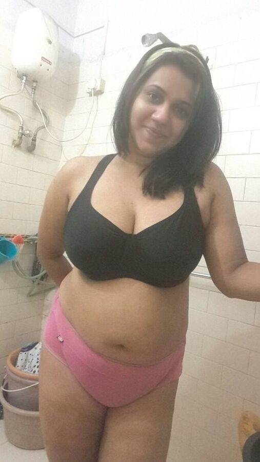 AUNTY