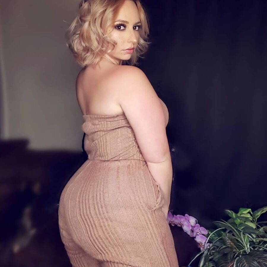 BUSTY CURVY PAWG WOMEN MIX