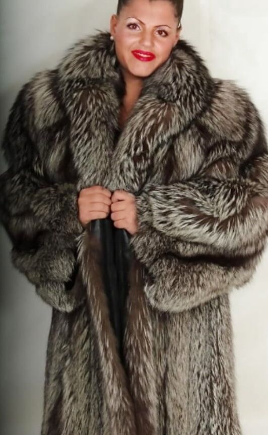 PAULINA AND HER FUR COATS