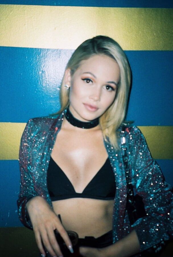 Celebrity Hot - Kelli Berglund