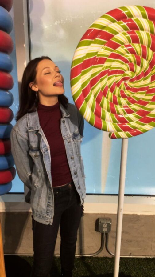 Celebrity Hot - Kelli Berglund