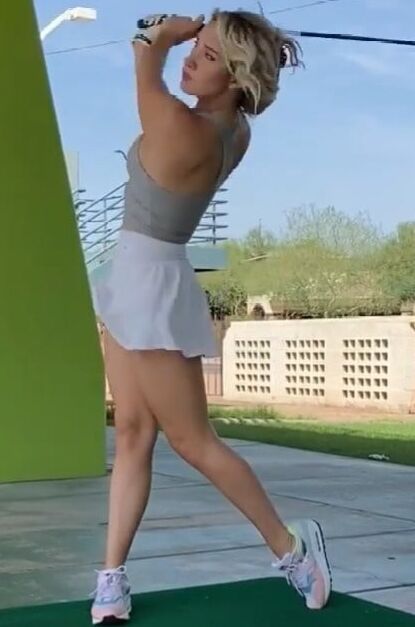 Sexy female golfers..