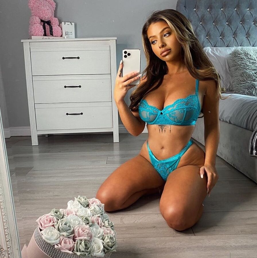 chloe - insta wank target