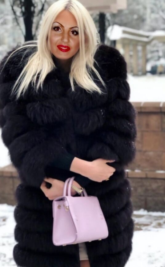 PAULINA AND HER FUR COATS