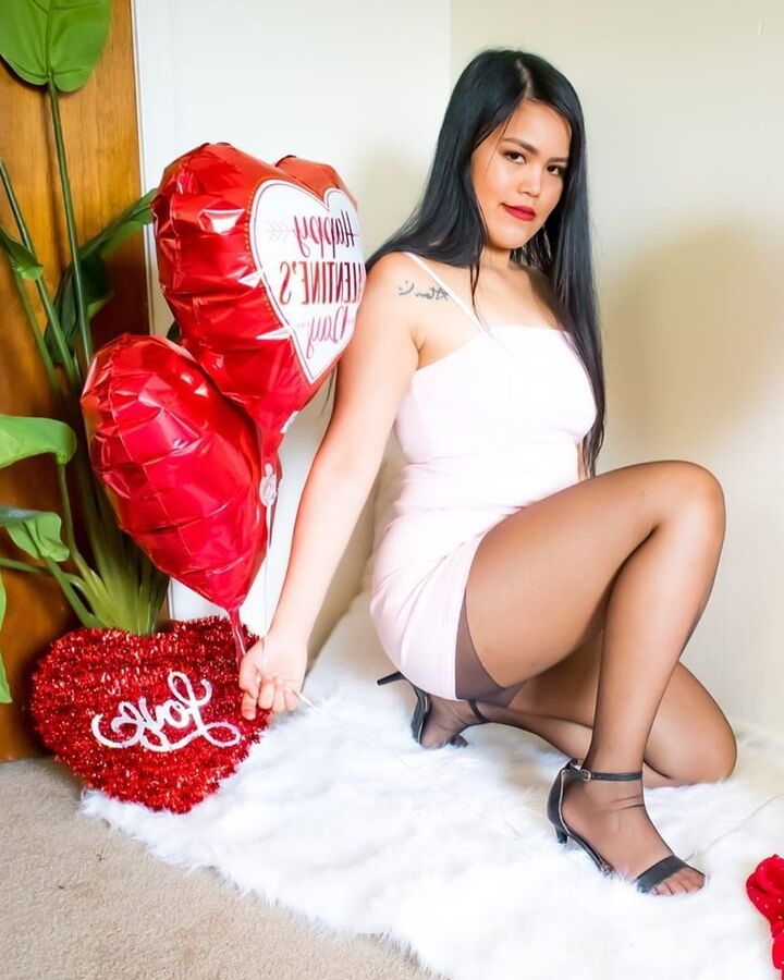 Atomickeeratic Asian Girl in Pantyhose