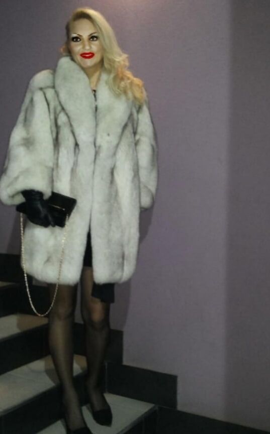 PAULINA AND HER FUR COATS