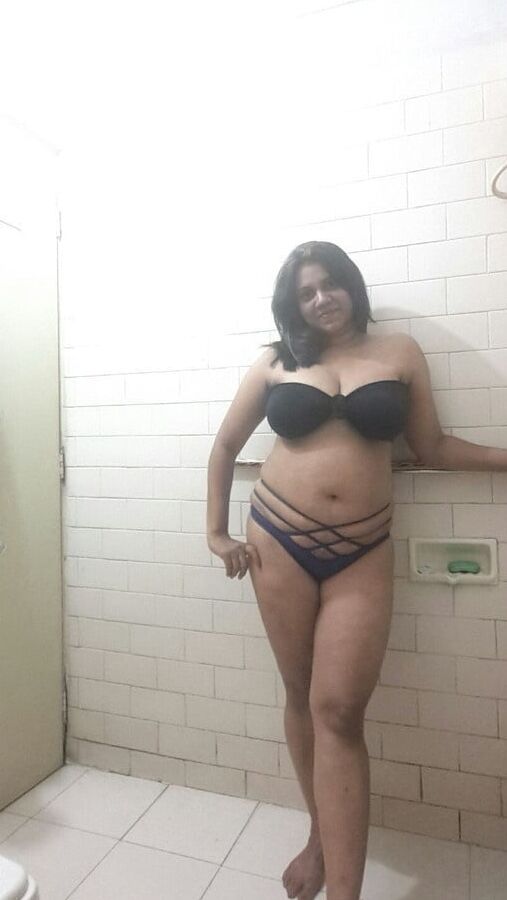 AUNTY