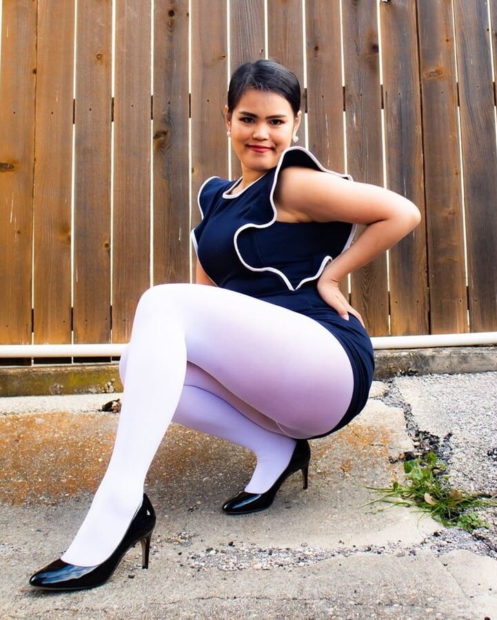 Atomickeeratic Asian Girl in Pantyhose