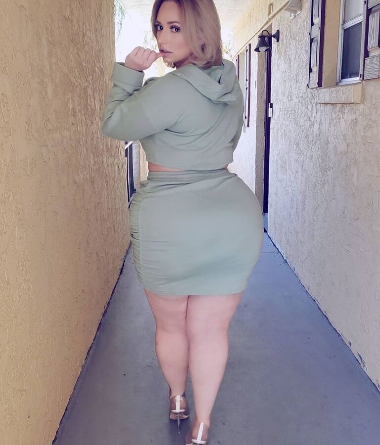 BUSTY CURVY PAWG WOMEN MIX