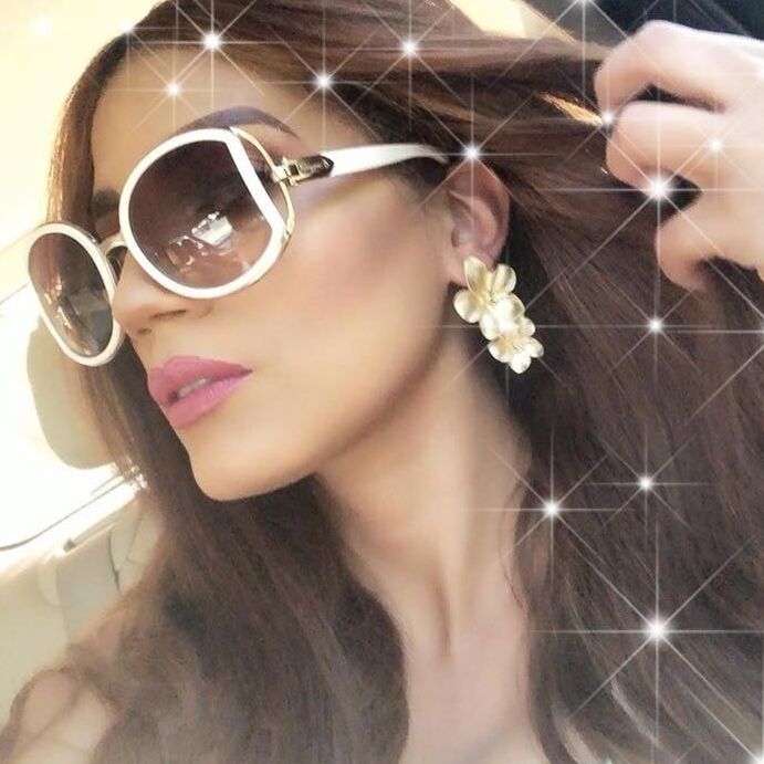 DIVINA, HERMOSA, PRECIOSA, BUENISIMA