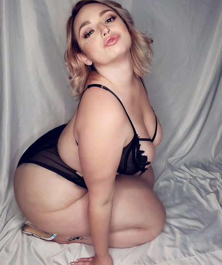BUSTY CURVY PAWG WOMEN MIX